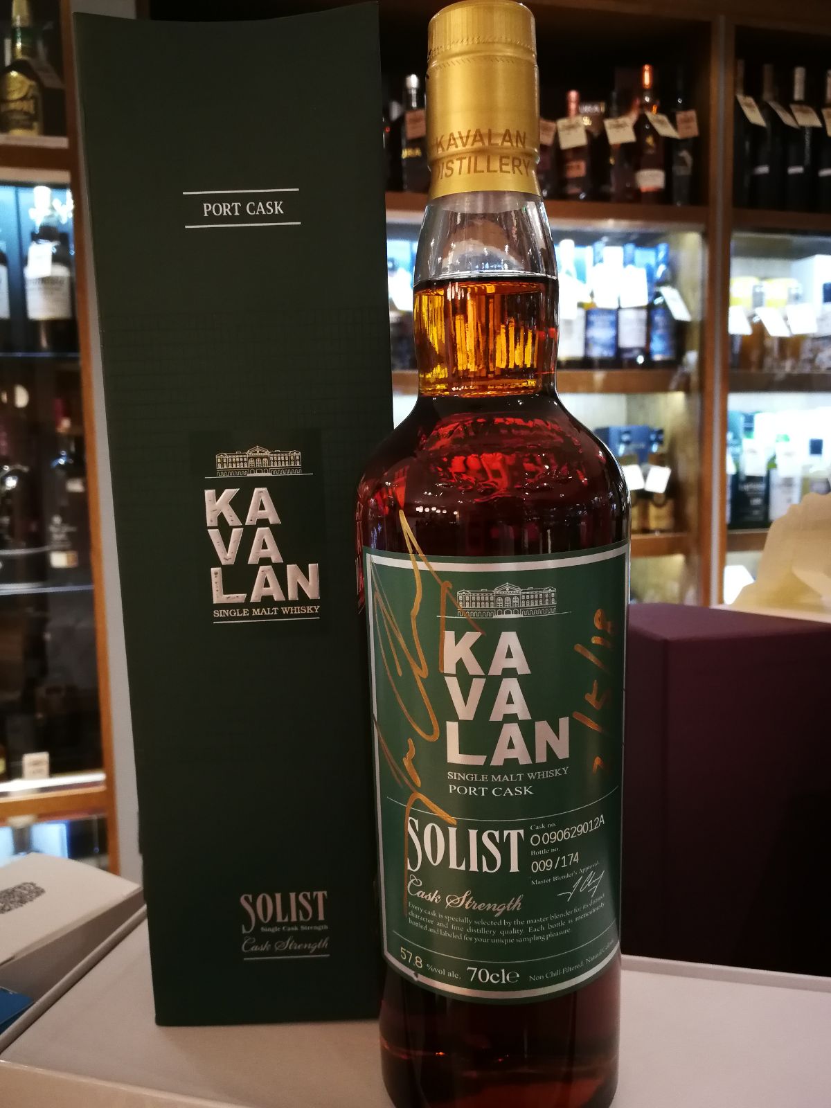 Kavalan Solist Port Cask Limited Edition Signed Bottle Whisky - 70cl 57.8%